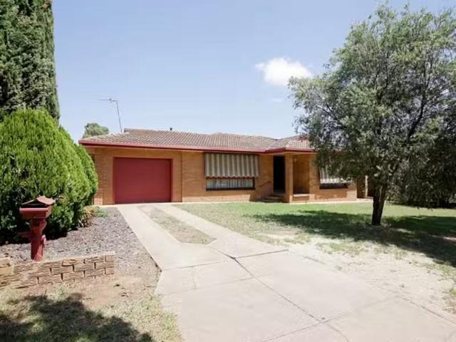4 Fraser Street, Mount Austin House for rent Listed by Leasin.