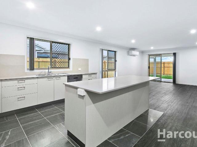 4 Frederick Circuit, ELI WATERS, QLD 4655