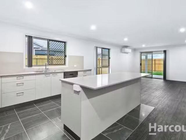 4 Frederick Circuit, ELI WATERS, QLD 4655 House for Rent