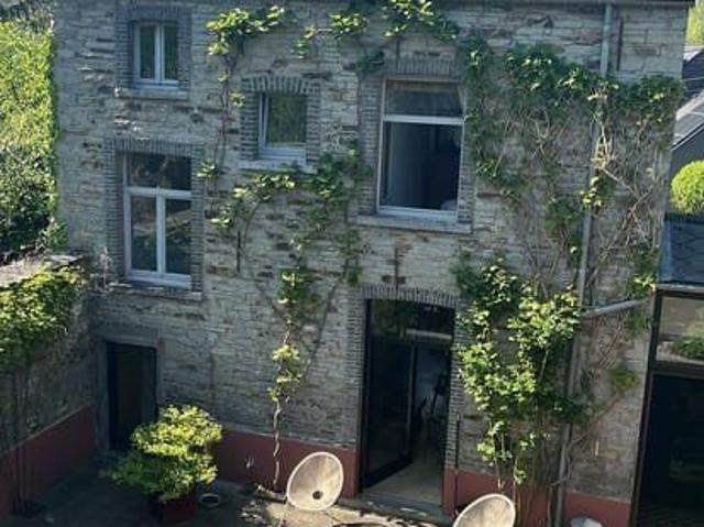4 front house with garden