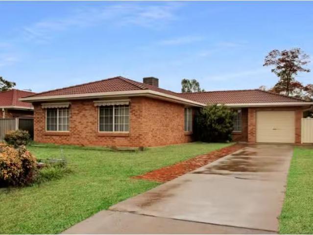 4 Giles Court, DUBBO House for rent Listed by Lily Grosser of.