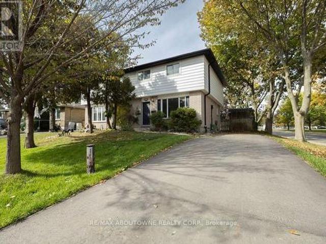 4 Glamis Court, Hamilton, ON, L9C 6B3 house for sale | Listing ID X13885 | Royal LePage