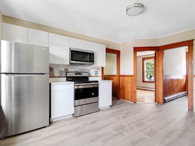 4 Glade St, 3 beds, 1 full bath