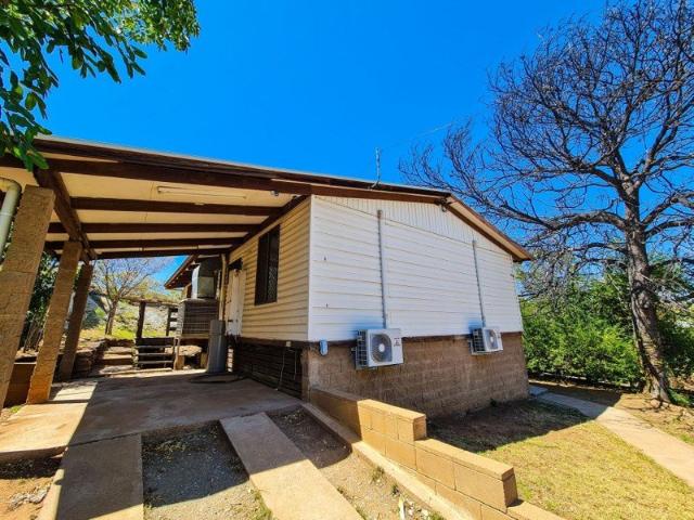 4 GRAY STREET, MOUNT ISA CITY