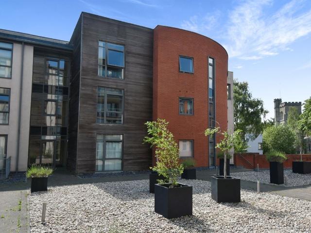 4 Greenslade House, Beeston NG9, 2 bed flat to rent, £1,100 pcm | PrimeLocation
