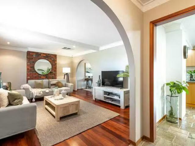 4 Hurley Way, Hillarys, WA 6025