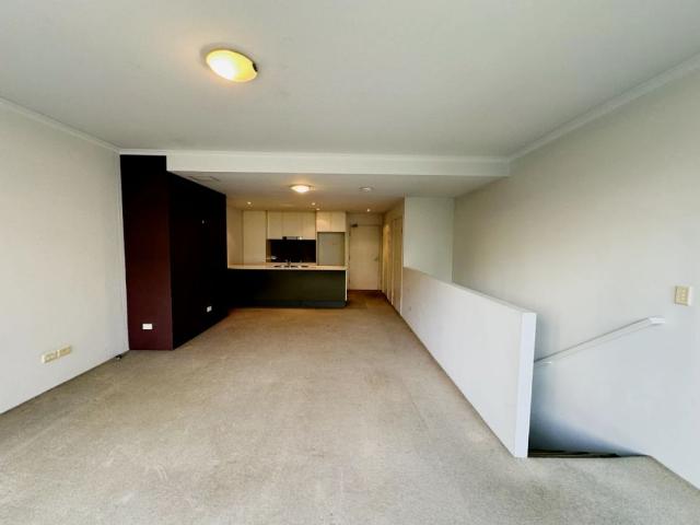 4 Hutchinson Walk, Sydney