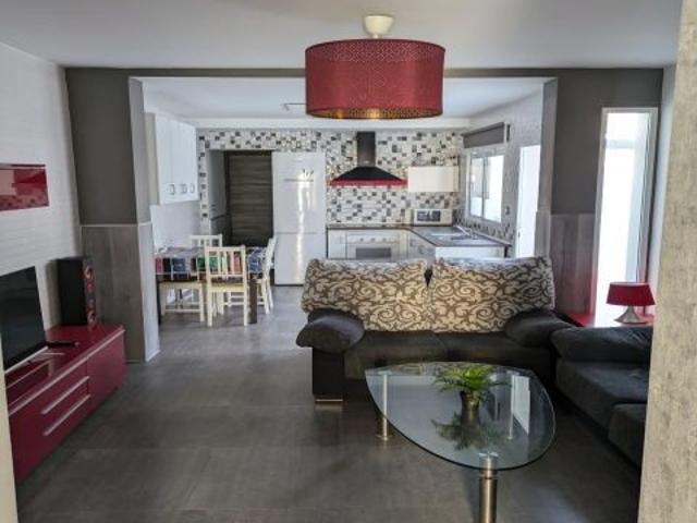 4 HABITACIONES, 2 BAÑOS, HAY 2 DISPONIBLES PARA EL PROXIMO CURSO
