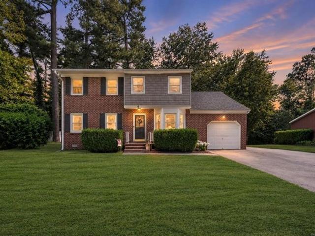 4 Hansom Dr, Poquoson, VA 23662