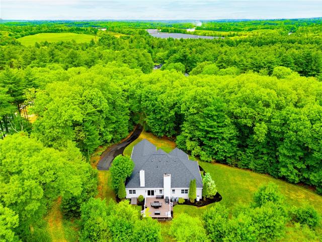 4 Hart Pond Drive