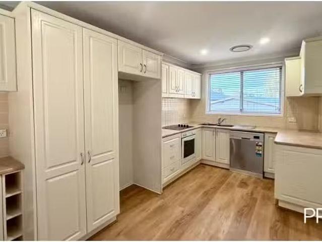 4 Hatchinson Crescent, Jamisontown House for rent Listed by P.
