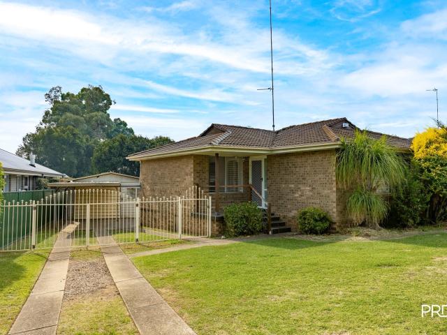 4 Hatchinson Crescent, Jamisontown NSW 2750