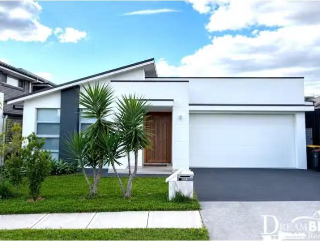 4 Hazelbrook Street, The Ponds House for rent Listed by Garim.