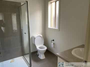 4 Heales Road, Cranbourne East