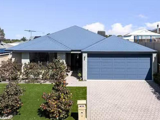 4 Heyford Parade, Bertram, WA 6167