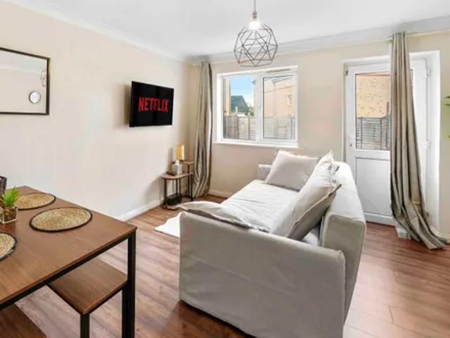 4 High Tor View, Woolwich, SE28 0LN, United Kingdom | 5 bed house for rent #76089255 | Rentberry