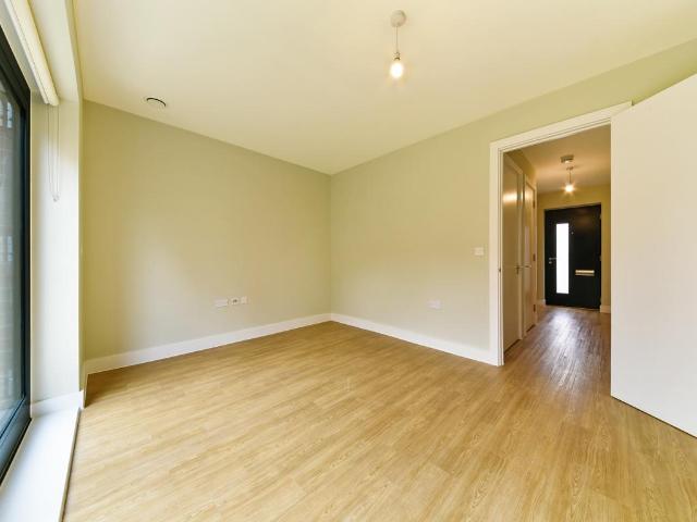 4, Highfield Avenue RG14 3 bed house to rent £2,155 pcm £497 pw