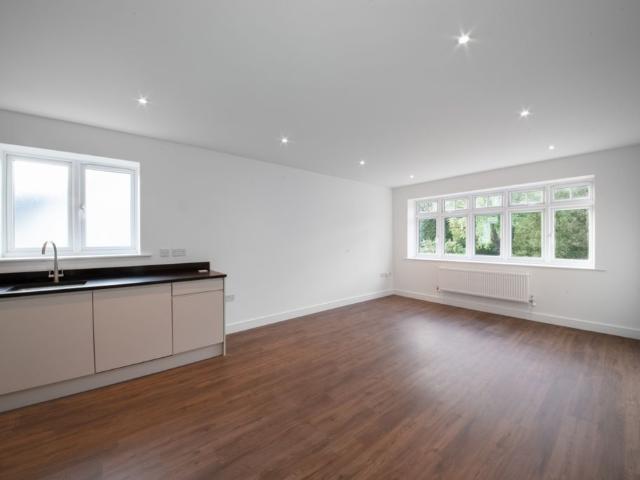 4, Hillbury Road, Warlingham CR6, 2 bed flat to rent, £1,800 pcm | PrimeLocation