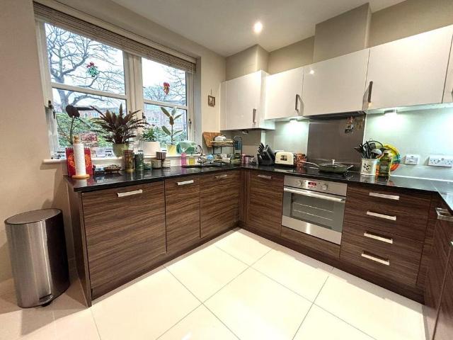 4 Lullington Road, London, SE20 8DX, United Kingdom | 3 bed house for rent #140655520 | Rentberry