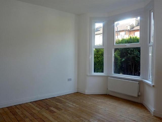 4 Luton Road, Higham Hill, London, E17 5LN, United Kingdom | 3 bed townhouse for rent #139622306 | Rentberry