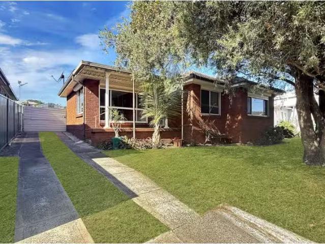 4 Lake Entrance Road, Oak Flats House for rent Listed by Lill.