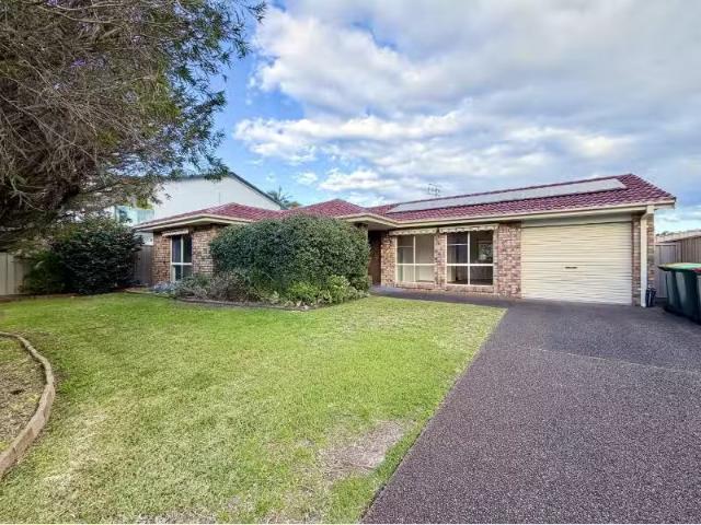 4 Lambton Close, SALAMANDER BAY House for rent Listed by Phil.