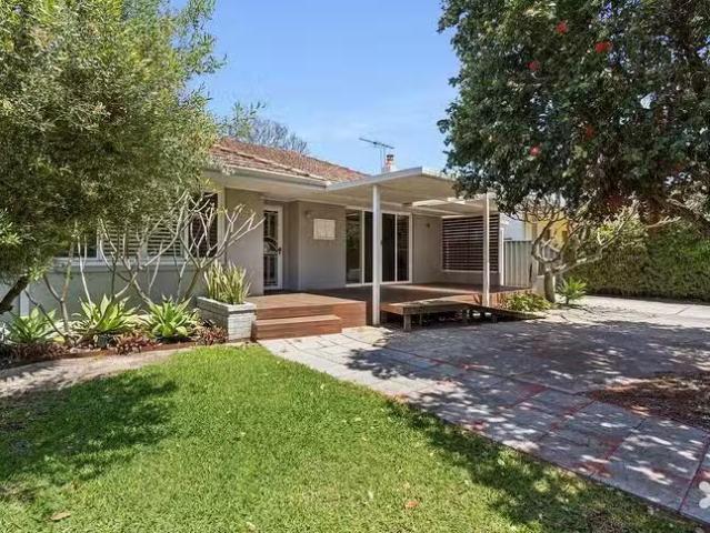 4 Lambert Street, Alfred Cove, WA 6154