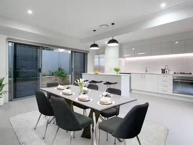 4 Laura Street, LUTWYCHE, QLD 4030 Townhouse for Rent