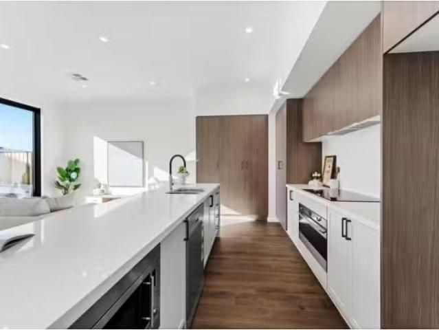 4 Leader Street, GOOGONG House for rent Listed by David Evans.