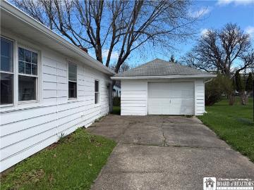 4 Leon Place