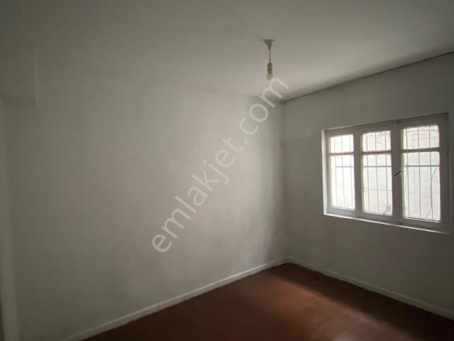 4.leventte Çeliktepe Merkezde 1+1 50 M2 İçi Yenilenmiş Kiralık Daire