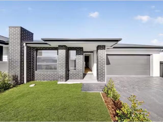 4 Lilium Street, LOCHINVAR House for rent Listed by Tom Cross.