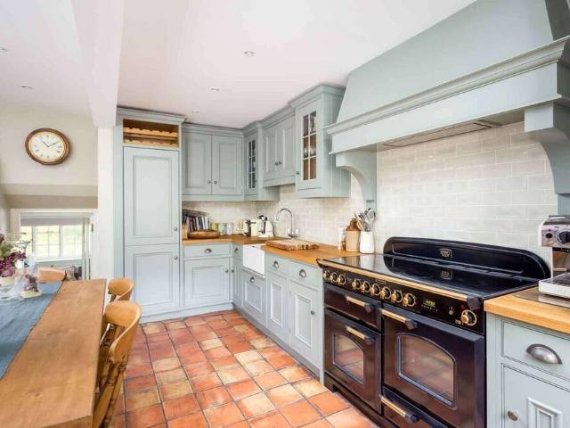 4 Paradise Row | Studio townhouse for rent #152245982 | Rentberry