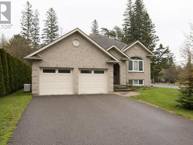 4 Parkdale Dr, Sault Ste. Marie, ON, P6A 5P8 house for sale | Listing ID SM262111 | Royal LePage