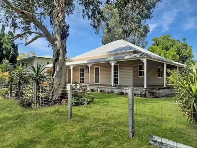 4 Peele Street, Narrabri House for rent Listed by Emma Demato.