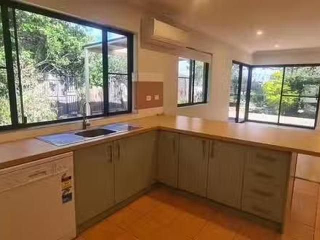 4 Peet Road, Roleystone, WA 6111
