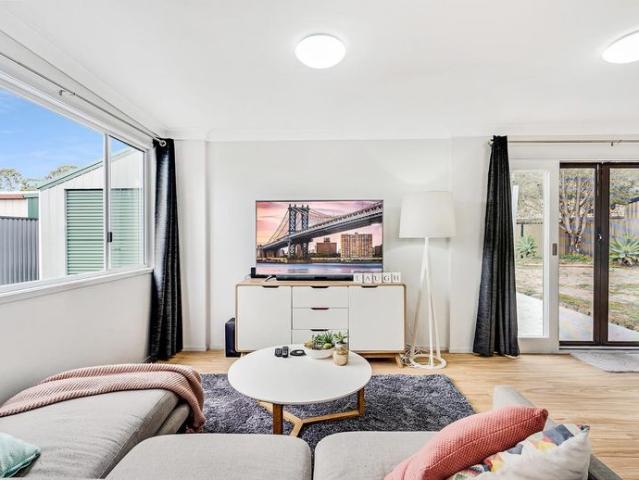 4 Penrose Avenue, Redland Bay QLD 4165