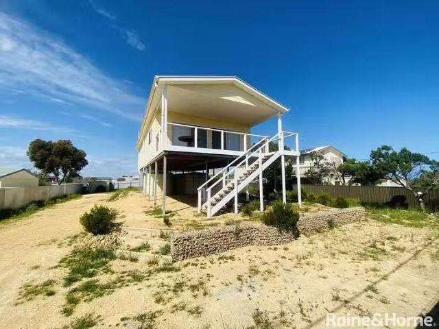 4 Petrel Crescent, Thompson Beach, SA 5501