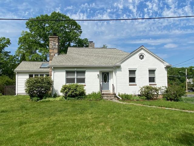 4 Phillips Ct, 3 beds, 1 full bath
