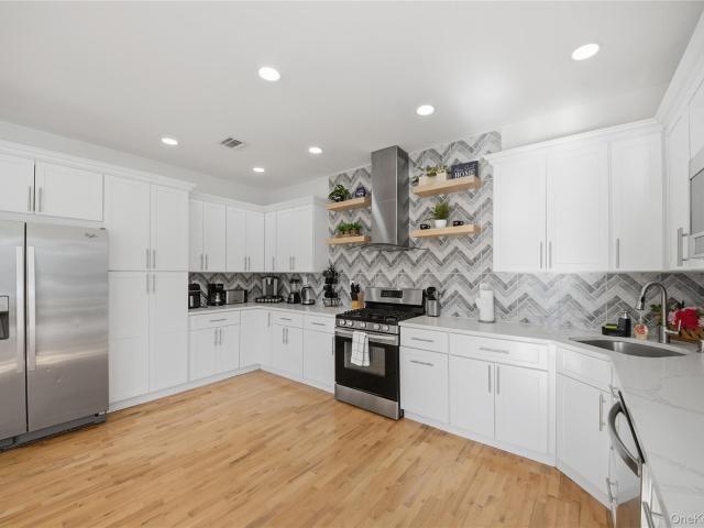 4 Picnic Woods Road