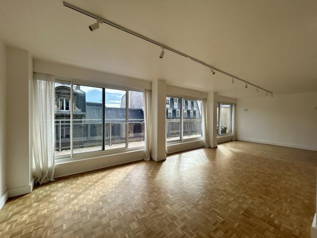 4 PIECES 122.40 M2 TYPE 4 SECTEUR HYPER CENTRE AVEC PARKING ET BALCON