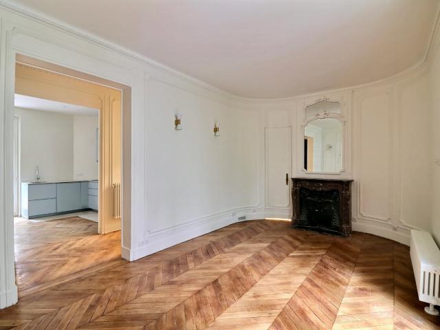 4 PIÈCES AU CHARME DE L’ANCIEN AVEC GRANDE TERRASSE