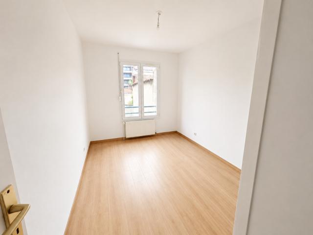4 pièces centre ville avec balcon REFAIT A NEUF