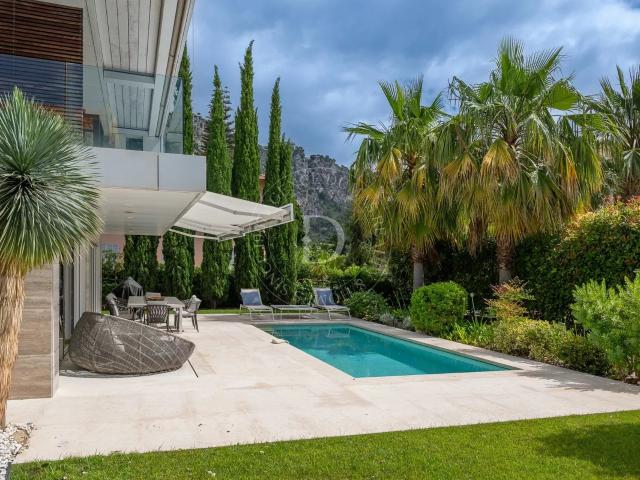 4 PIECES DE LUXE EN REZ DE JARDIN AVEC PISCINE PRIVATIVE