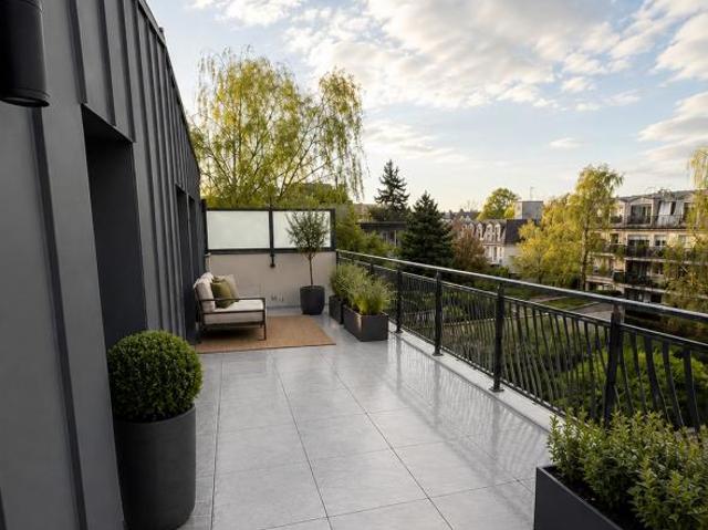4 PIECES LUMINEUX EN ETAGE AVEC BALCONS