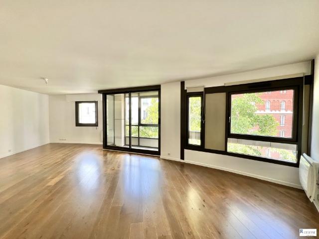 4 pièces refait à neuf + balcons + parking + cave