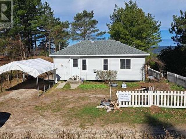 4 Pinewood Drive, Tiny, ON, L0L 2T0 house for sale | Listing ID S13638 | Royal LePage