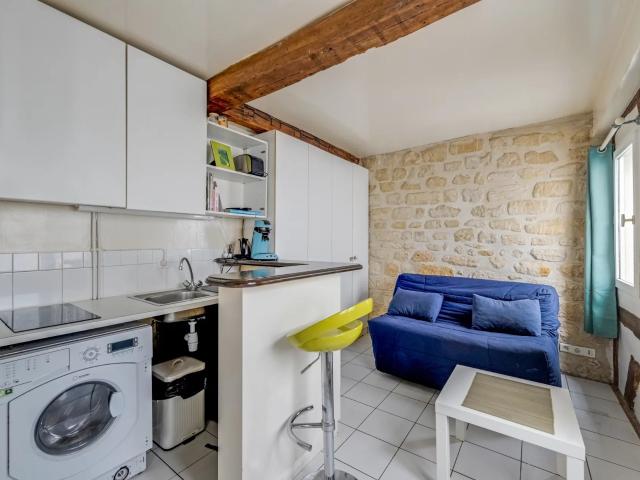 4° PLACE DES VOSGES STUDIO LUMINEUX