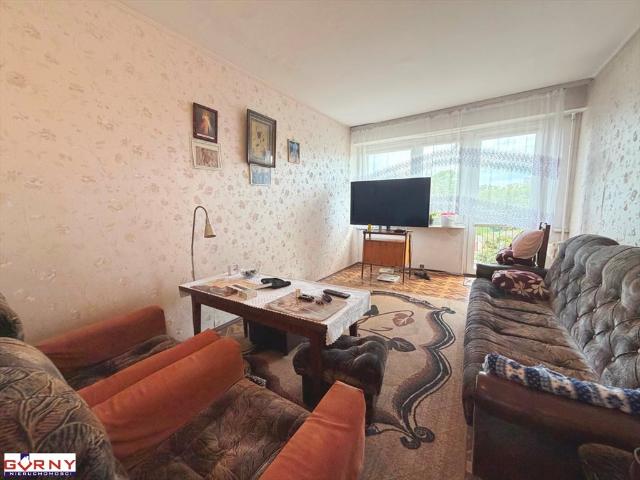 4 pokojowe mieszkanie do remontu z balkonem i piwnicą