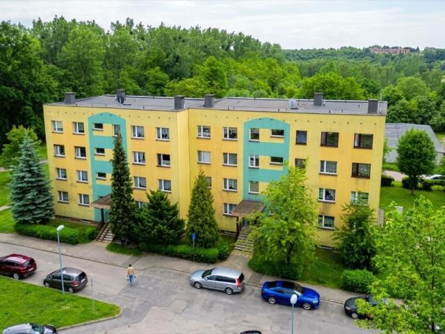 Sprzedam 4 pokojowe mieszkanie z dużym balkonem w Piekarach Śląskich